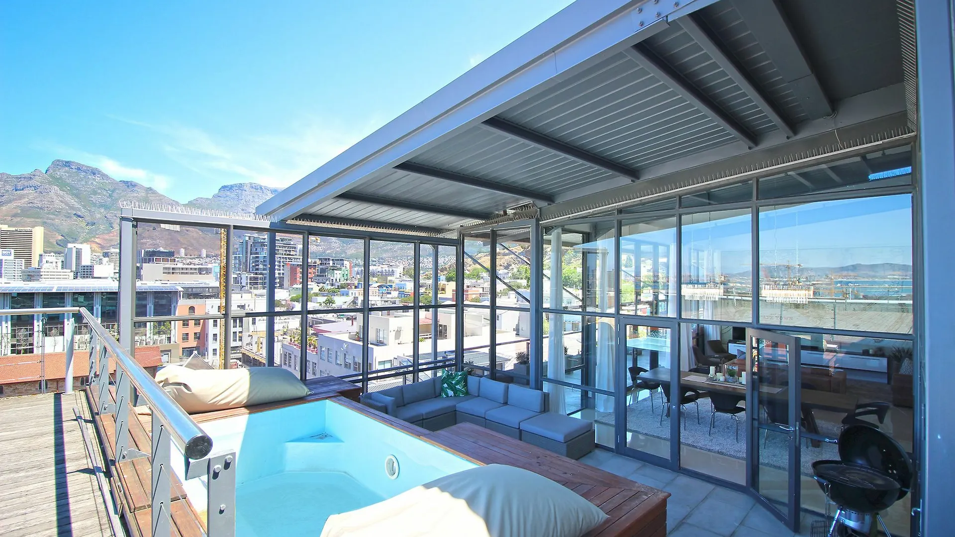 Luxe Penthouse With Private Rooftop Pool, Deck & Panoramic Views Kapstadt Apartment